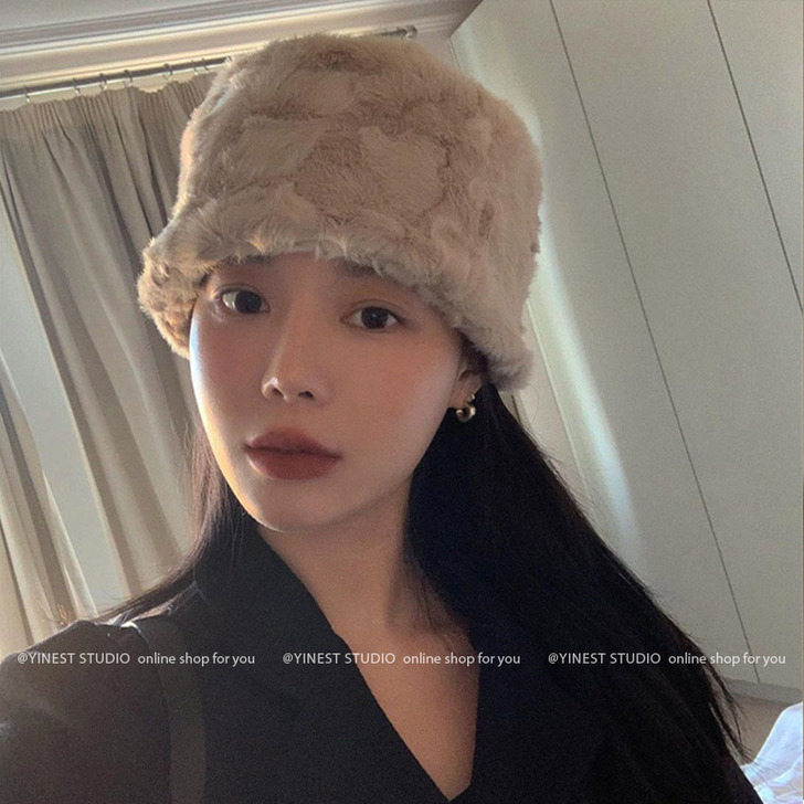 全新毛绒帽，去年冬天买的，就带过一次，低价...