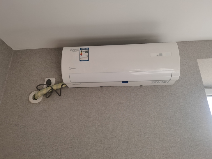 美的省电星空调一匹冷暖两用有需要的可以联系...