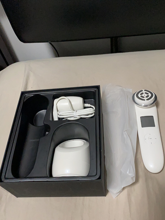 射频导入嫩肤仪，美容仪，主要是提拉紧致皮肤...