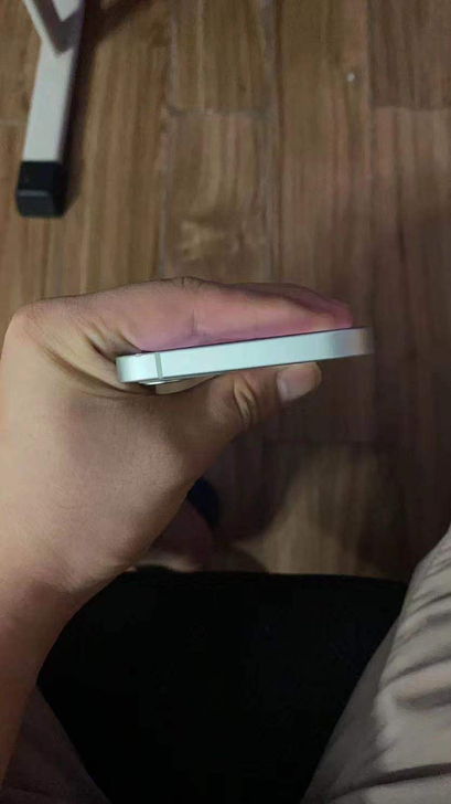 苹果12,因为换了手机,所以便宜出,可以先...