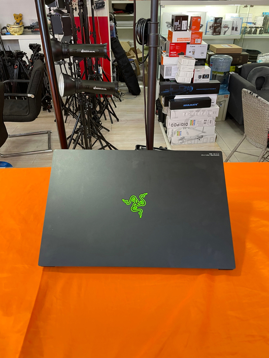 雷蛇灵刃八代i7gtx1060游戏笔记本电脑