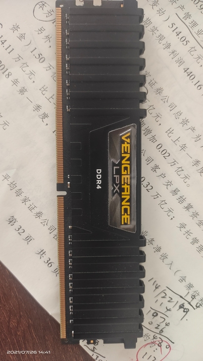 海盗船内存条8G 3000频率，还在电脑里，