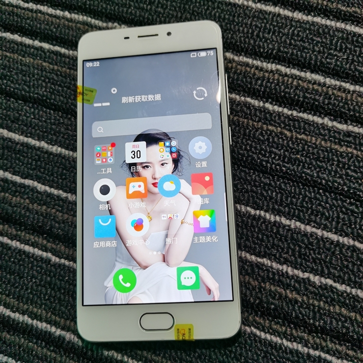 魅蓝6 3+32 9.5成新