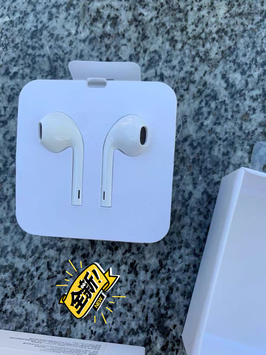 苹果11耳机全新保真，因换手机耳机闲置