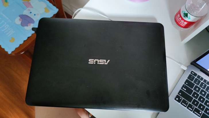 17年上大学买的，自己加了一块8G的内存。...