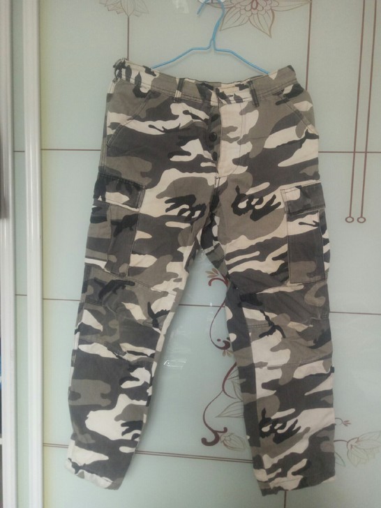 工装迷彩裤，尺码腰围79厘米，裤长95厘米...
