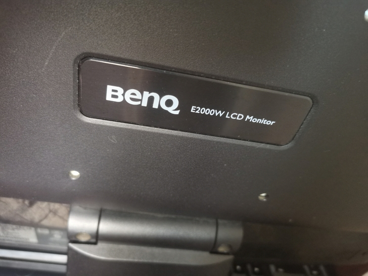 明基显示器，自带音箱