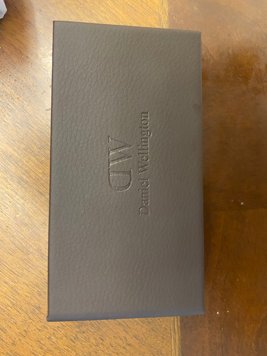 DW 全新手表 全套都在 盒子包装袋 可以...