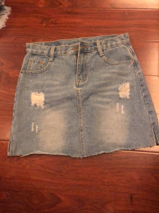 全新 半身裙，尺码2尺3寸有吊牌