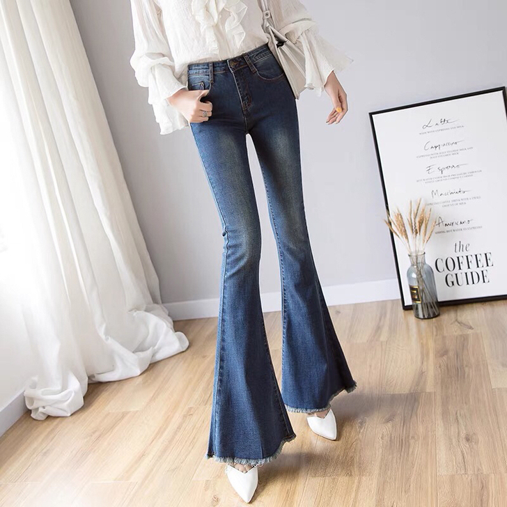 喇叭牛仔长裤这条裤子比较复古～但是上身还是...