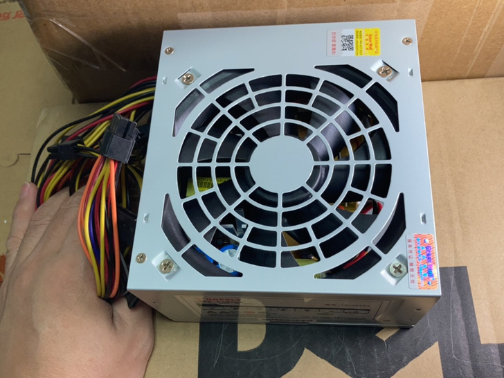 使用1个月的长城hp-265dy电源，风扇...