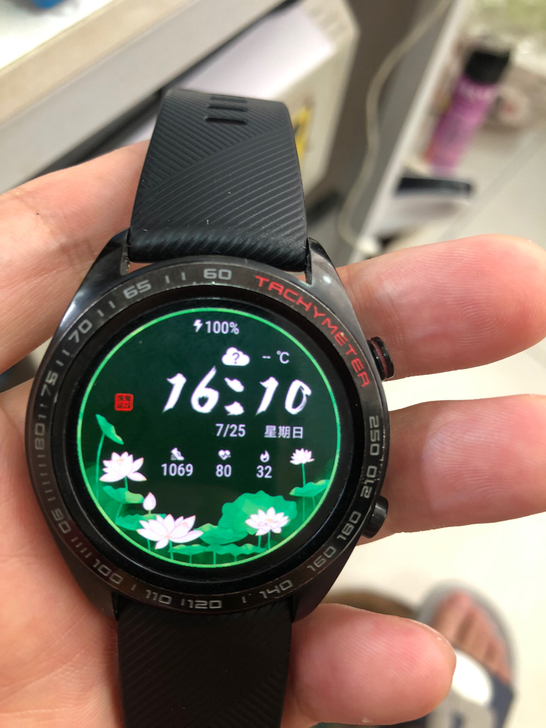 带有一年了华为手表魔法1代好像  功能正常...