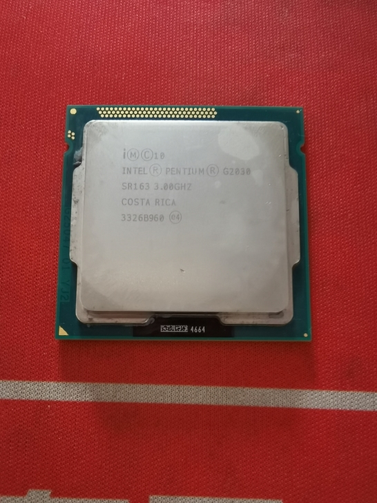 电脑升级更新换下来的CPU。