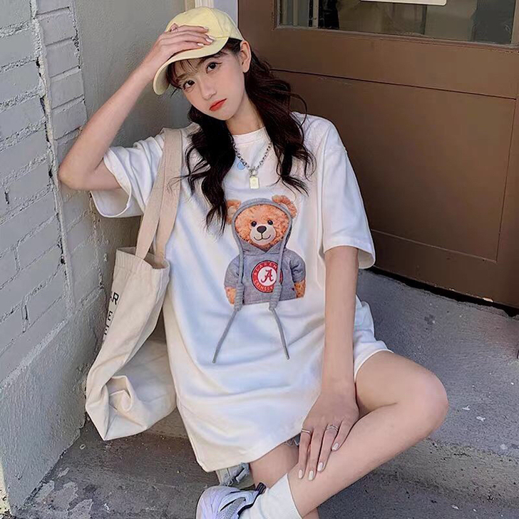 女孩简单又充满童心的小熊女士印花宽松T恤