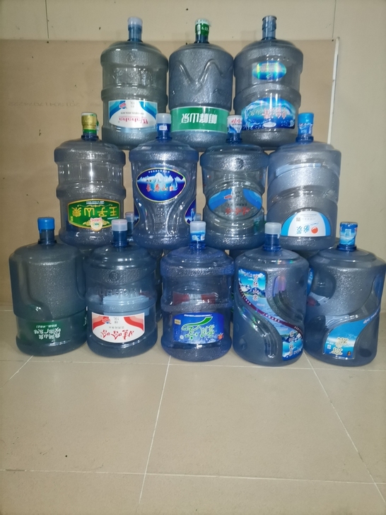 新旧程度 9成新以上各种品牌二手饮用水空桶...