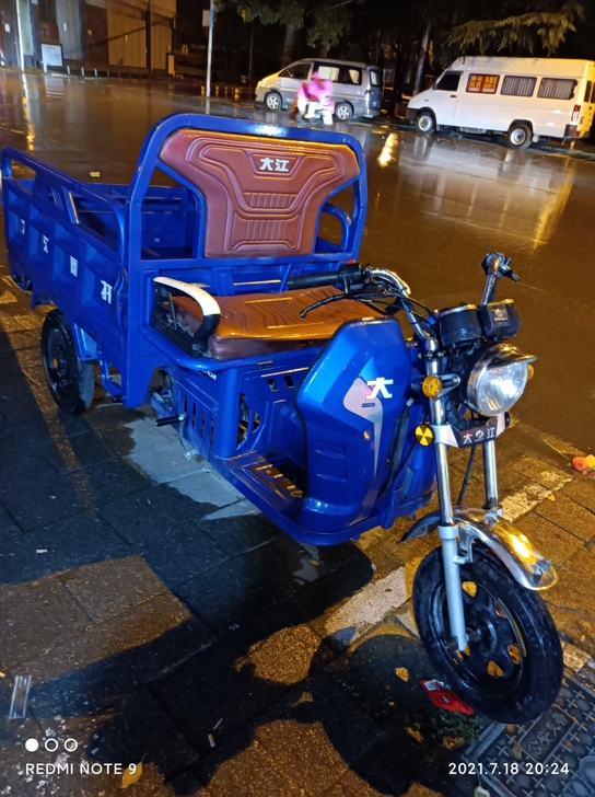 大江三轮110摩托车，机会难得，卖给有需要...