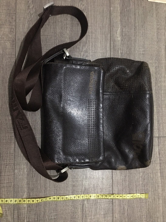 男士单肩包，皮包，成色如图实拍，非偏远地区...