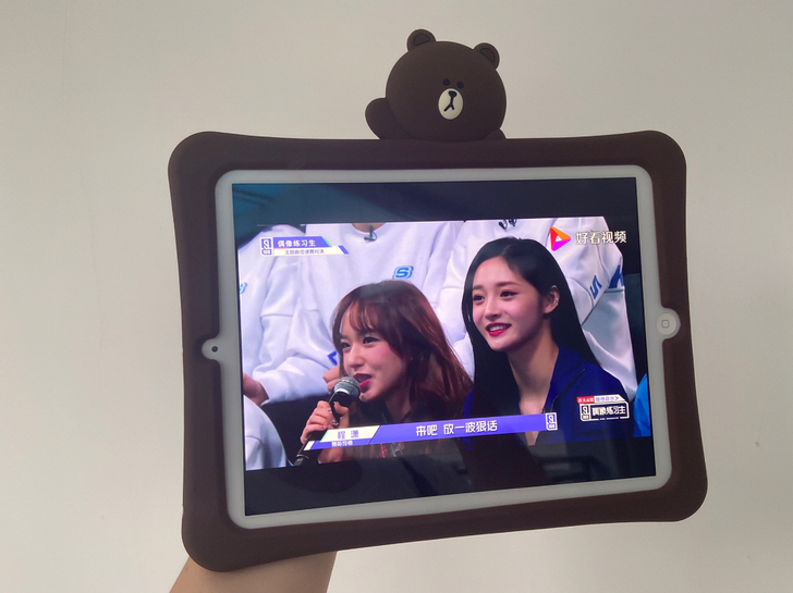 女生自用闲置一台平板ipad苹果平板电脑 ...