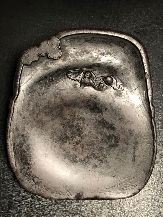 清代精品双蝠纹随型端砚一方