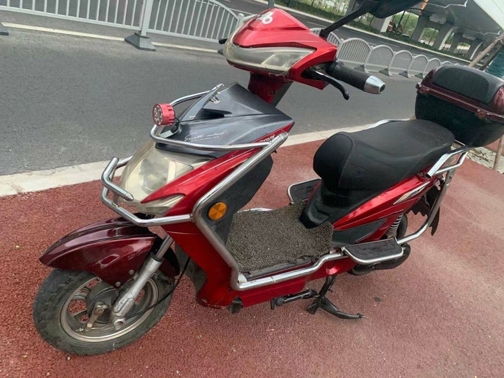 60v20a永久名牌电动车出售，软硬派手续...