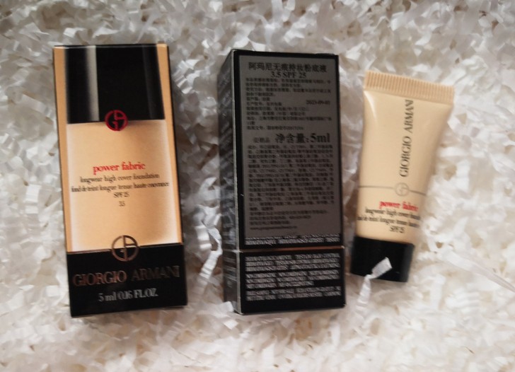 阿玛尼无痕持妆粉底液SPF25  权力粉底...
