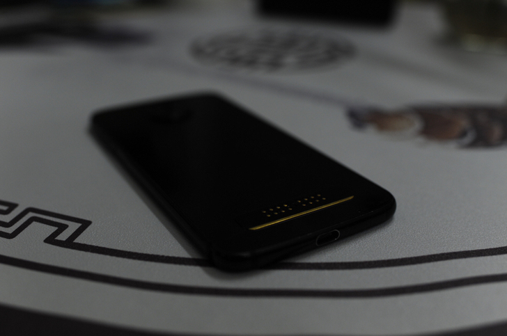 Moto Z3，464g，所有功能正常，备...