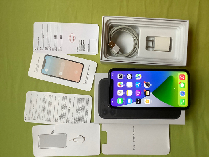 iphone 11 国行 64G。全原无拆...