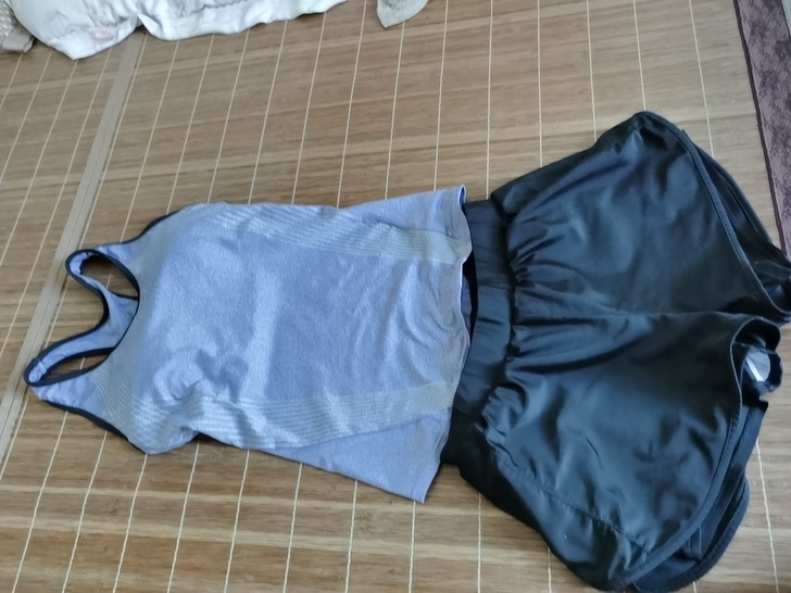 女士游泳衣