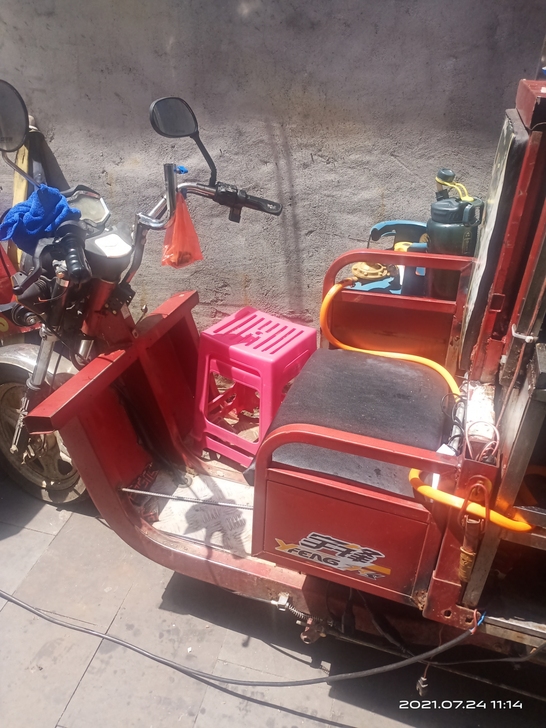 三轮电动车60－20新旧看图，现在还在使用...