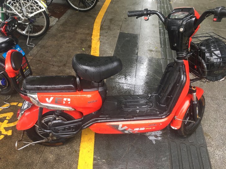 转自用雅迪电动车！7、8成新！锂电！能跑1...