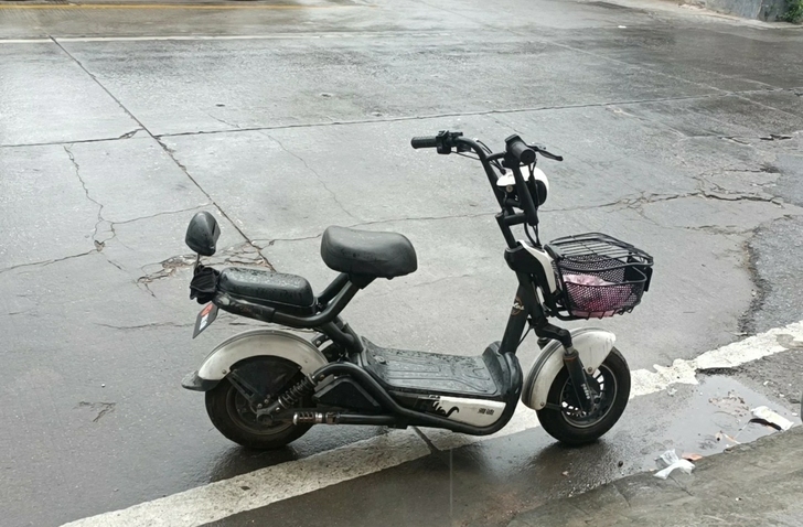 雅迪电动车，大品牌很好骑，充满电可以骑40...