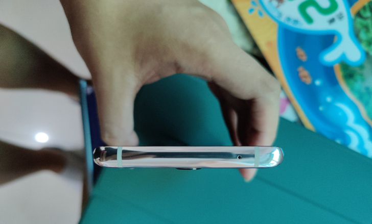 一加8银翼12+256顶配，2月出厂的手机...