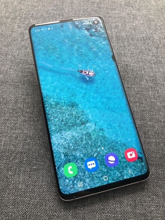 空姐自用三星s10+曲面屏，几乎完美纯原装...