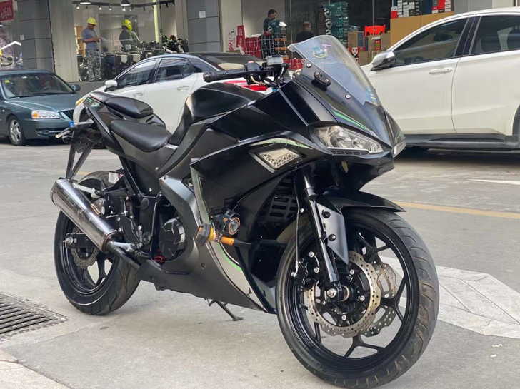 急售二手跑车摩托车要搬家了带不走幻速R3成...