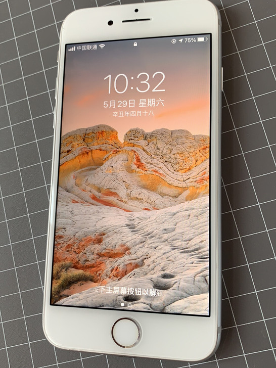 iPhone8，屏幕开胶，电池91%64G...