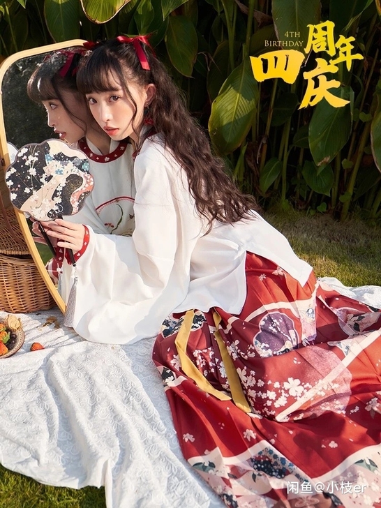 收）一件十三余小豆蔻 云梦月升 圆领衫红白款