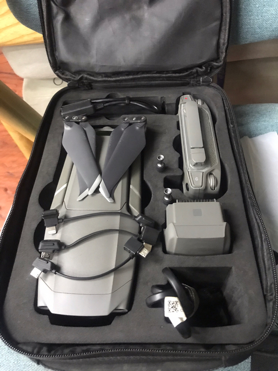 大疆御二变焦版，两块电池，一开始买的标配，...