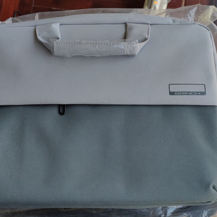 全新笔记本电脑包，买大了，懒得退货了