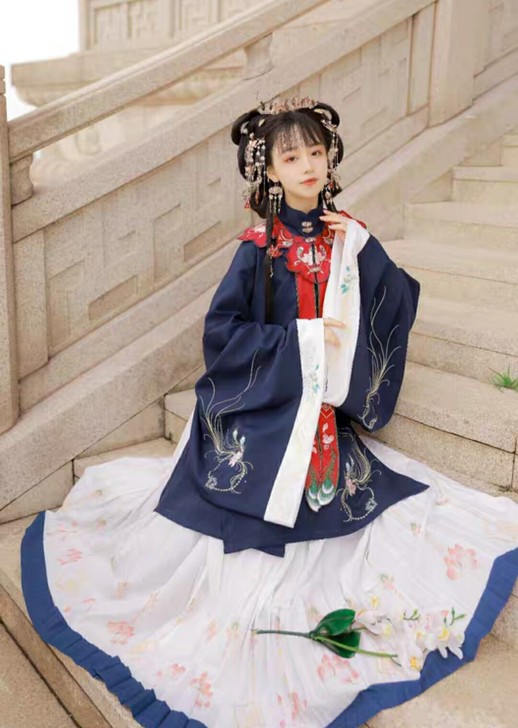 汉服，做活动让模特穿了一次拍照，基本全新，...