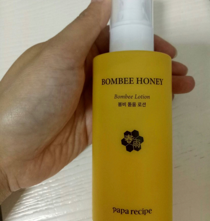 这款是超保湿的乳液，没用之前脸上总是起皮干...