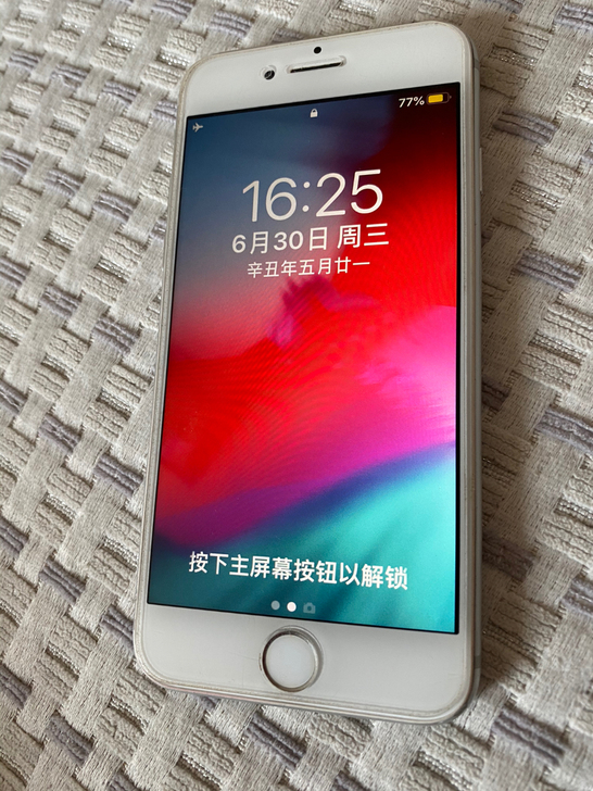 iphone8  国行64g，银色。