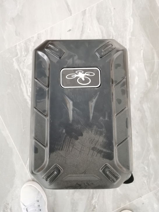 大疆精灵3PRO，到手可飞。三块电池、充电...