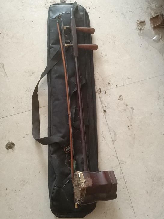 下乡收到的一个老二胡,全品的,有懂得吗,本...