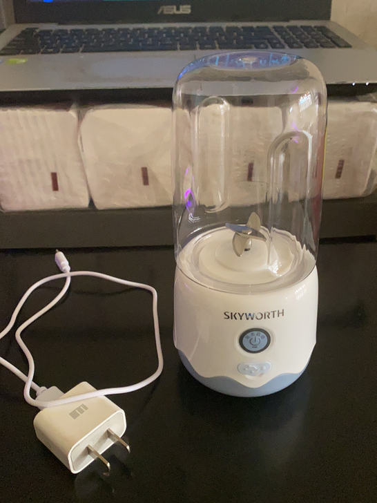 创维榨汁机，送充电头，没用过