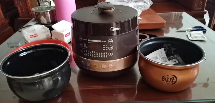 美的电压力锅，买回来一次都没有用过，有需要...