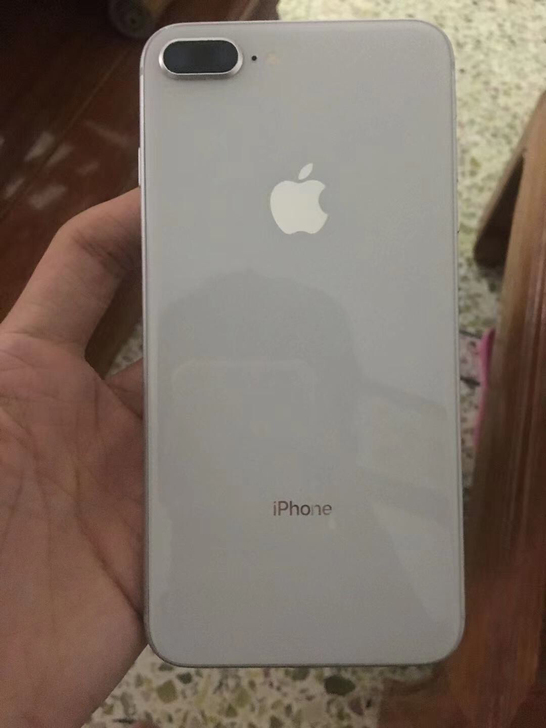美女自用iPhone8p 美版64G全网通...