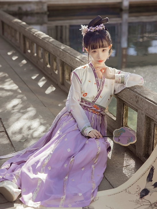 【十三余 小豆蔻儿】[紫怜] 绣花唐背子褶...
