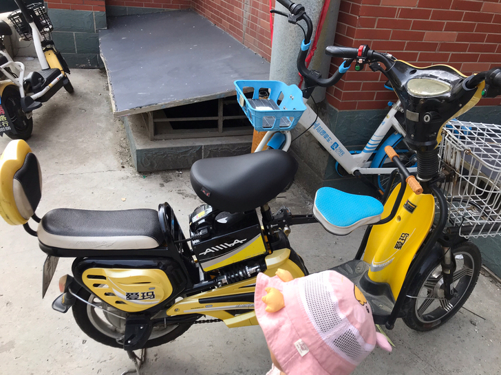 爱玛电动车,续航25km,