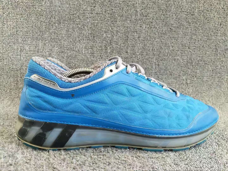 二手正品，44码  阿迪休闲慢跑鞋  92...