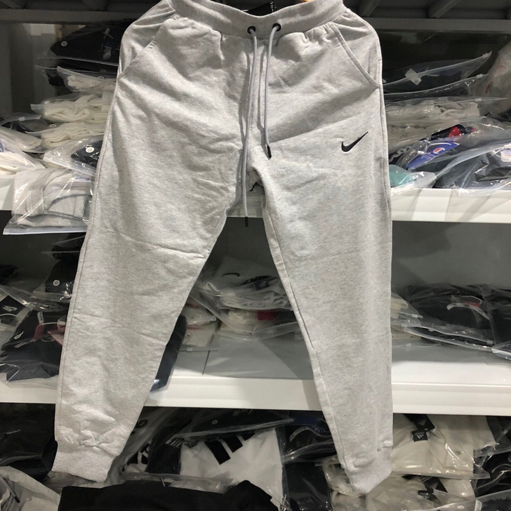 闲置一条 耐克卫裤 还是全新的，吊牌齐全，...